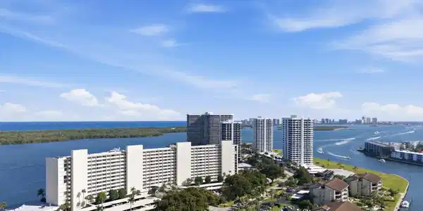 124 Lakeshore Drive