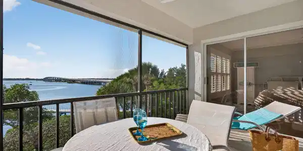 Image 3: Balcony