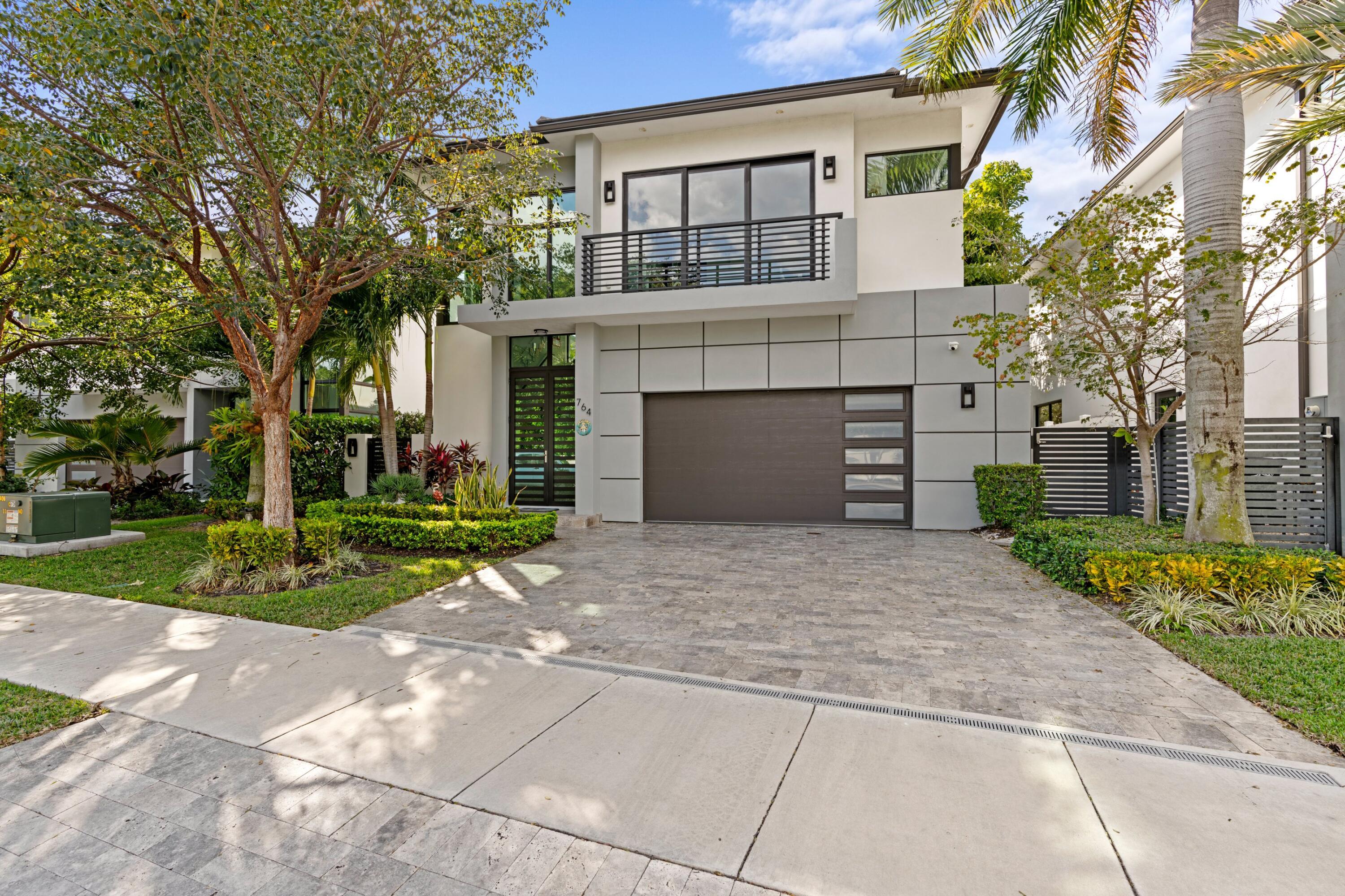 Image 3: Full View House