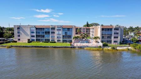 1516 S Lakeside Drive