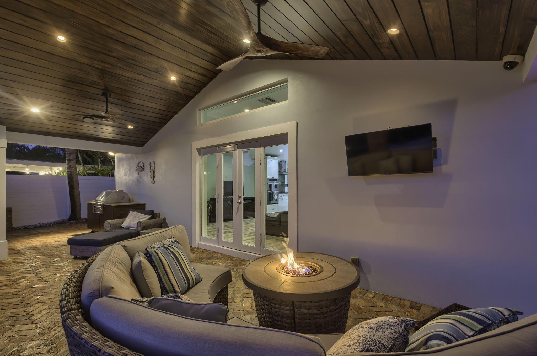 Image 4: Covered Lanai