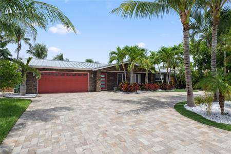2761 NE 57th Court