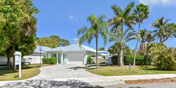 443 SE Dolphin Drive