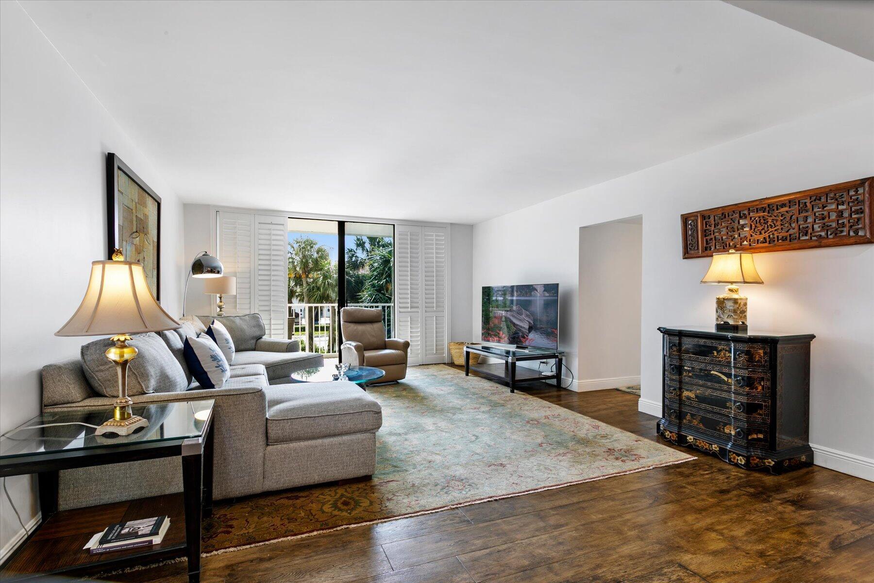 Image 2: Living Room