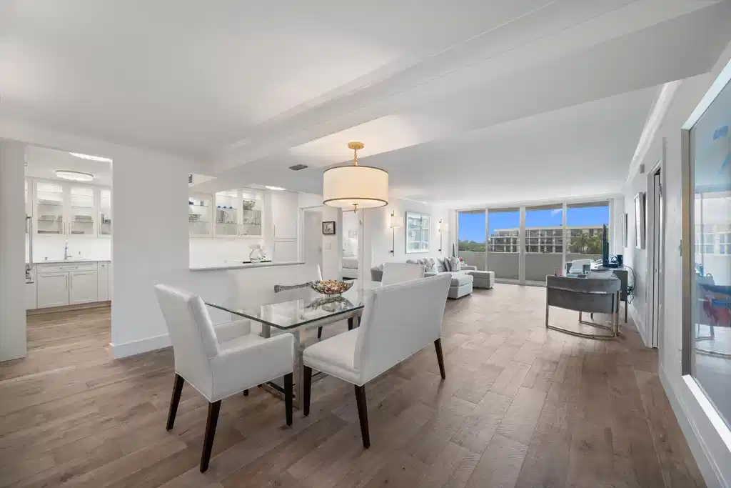Image 1: Dining Area