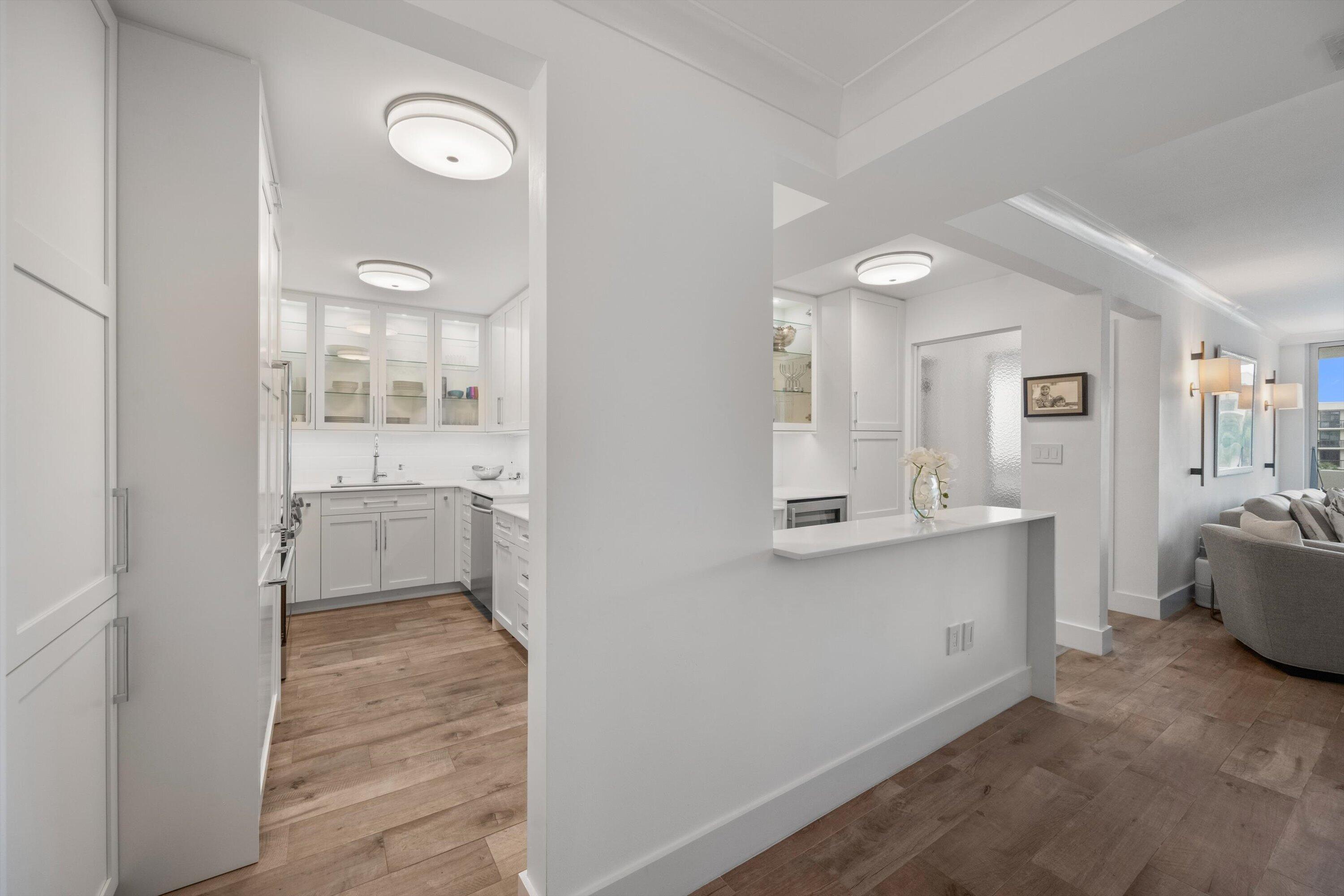 Image 4: Kitchen