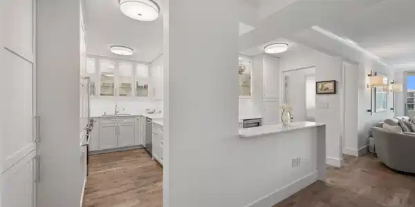 Image 4: Kitchen