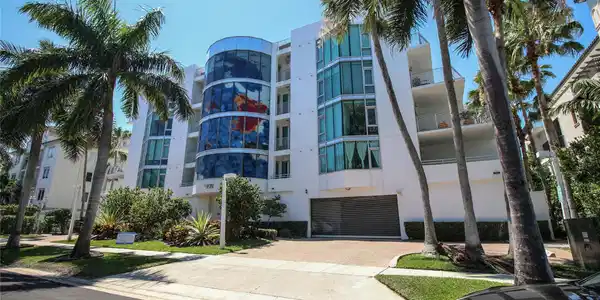 301 Hendricks Isle