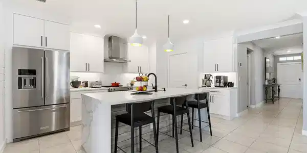 Image 3: 12_dining area