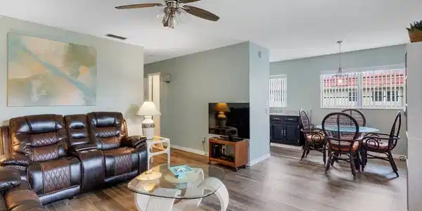 10 Vista Palm Lane