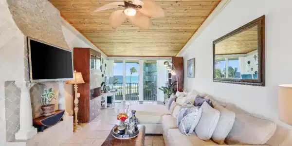 1039 Hillsboro Mile