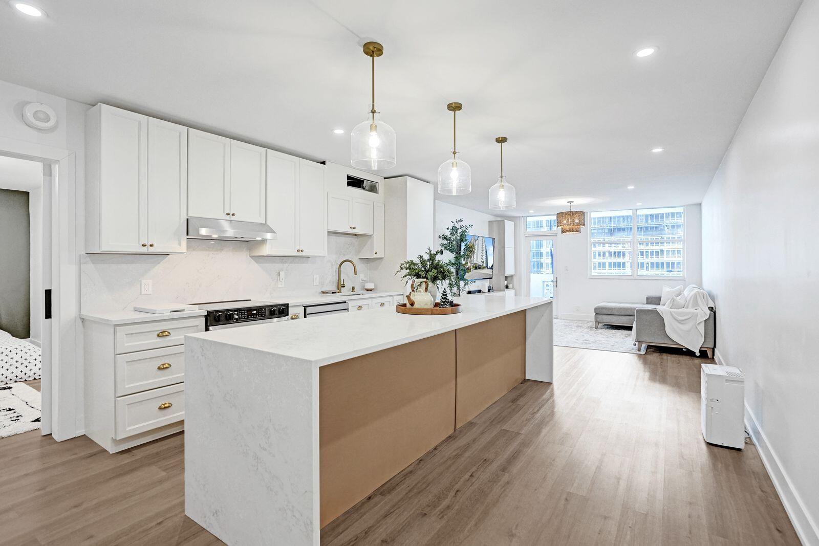 Image 3: Kitchen
