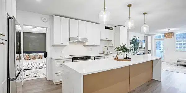 Image 4: Kitchen