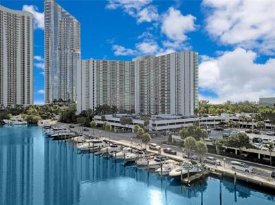 100 Bayview Dr