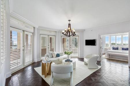 300 SE 5th Avenue