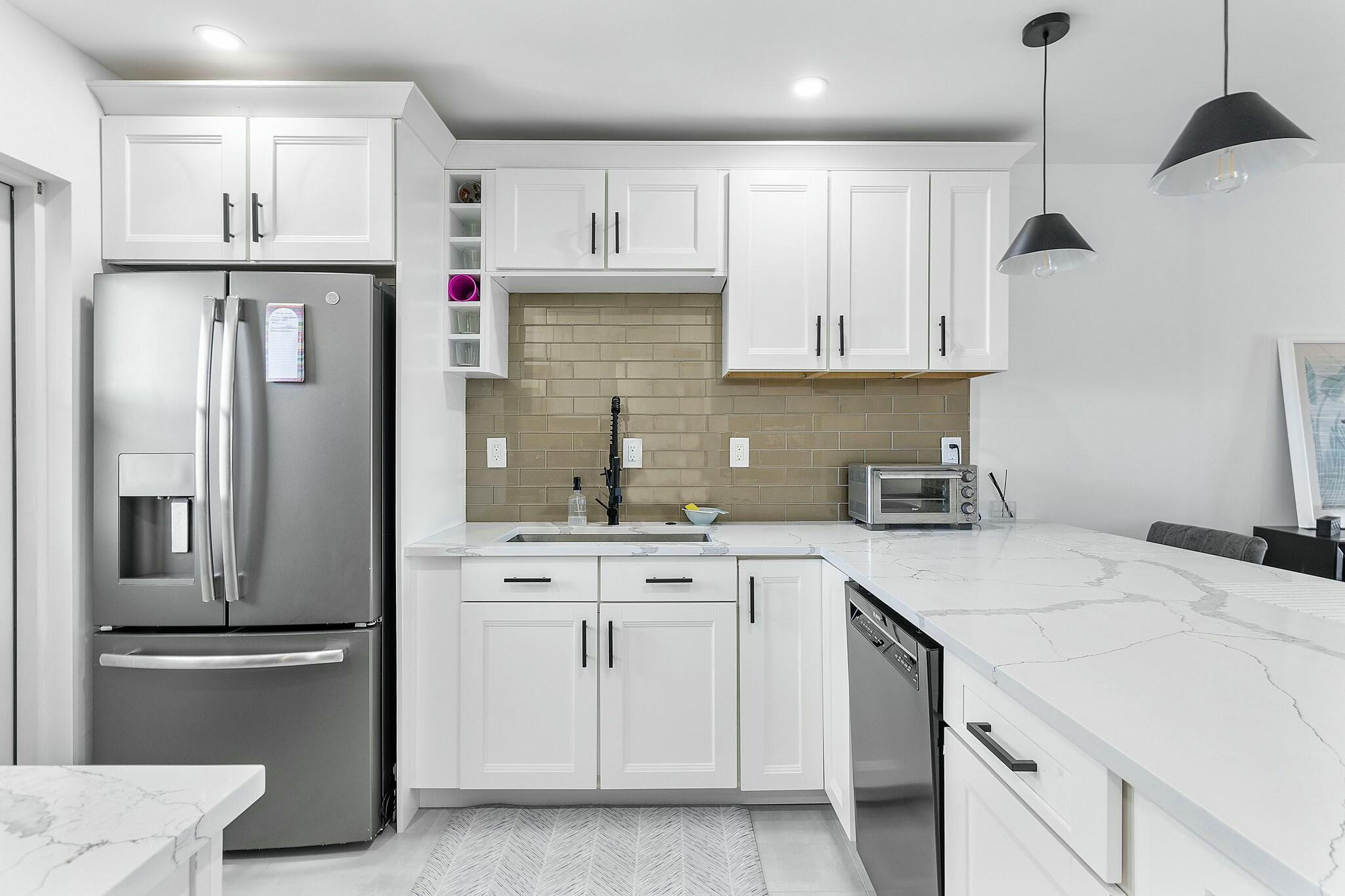 Image 2: Kitchen