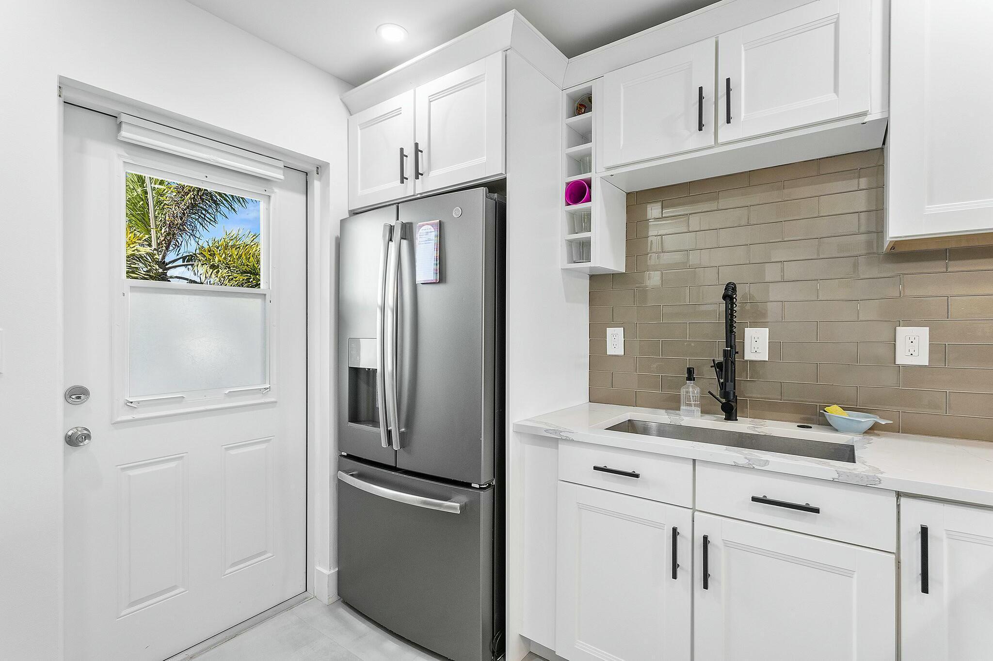 Image 3: Kitchen