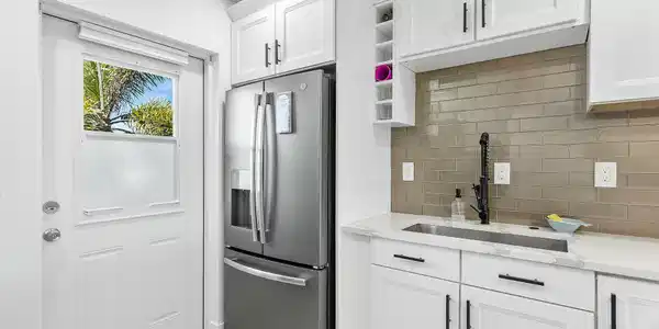 Image 3: Kitchen