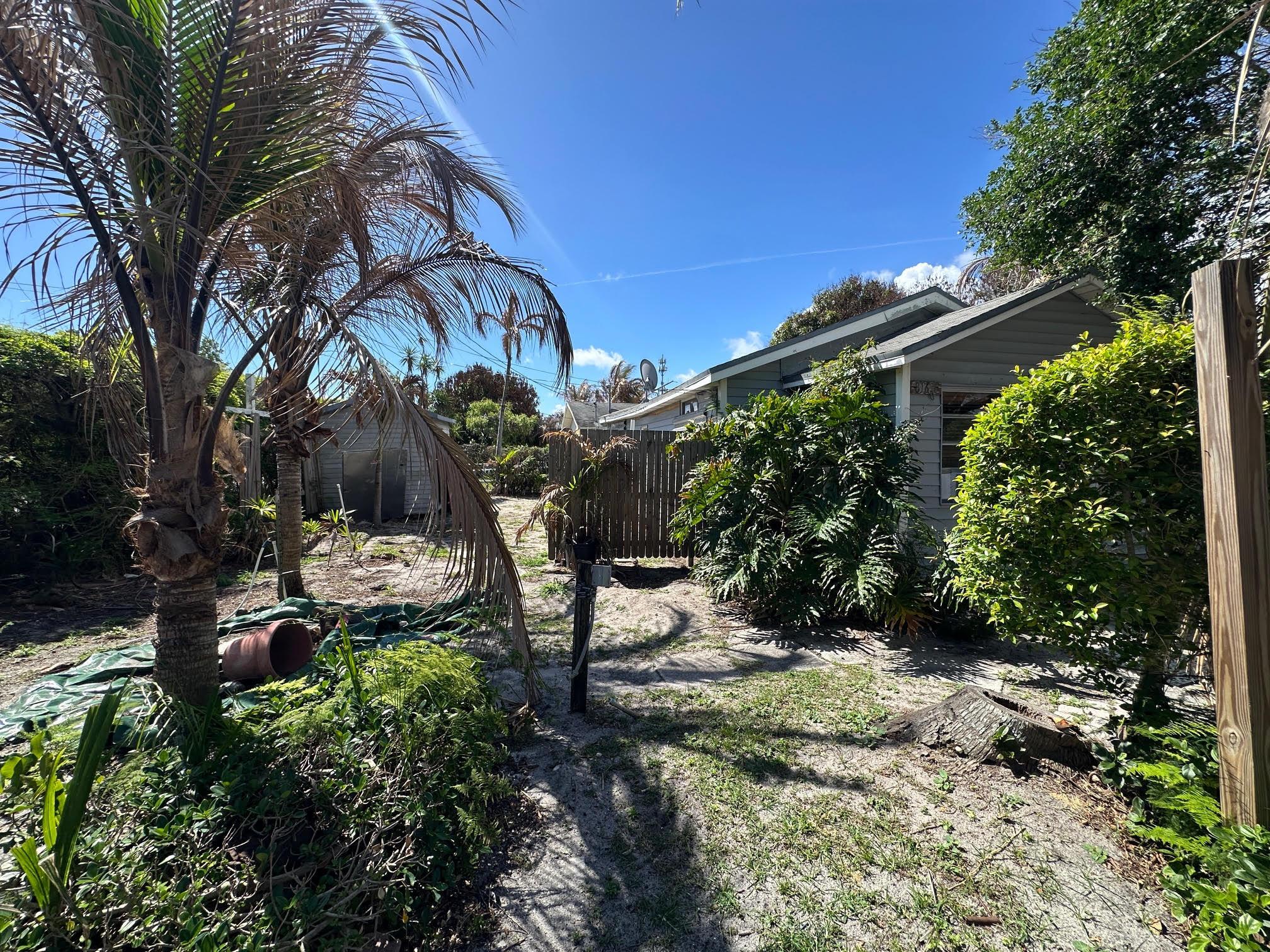 Image 2: Side Yard
