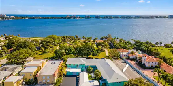 421 S Lakeside Drive