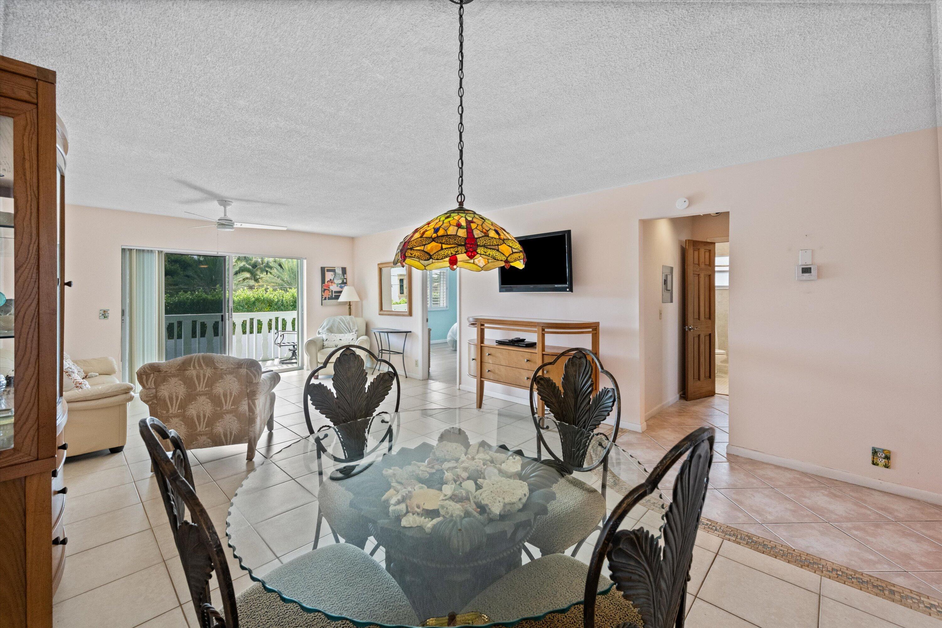 Image 4: dining room