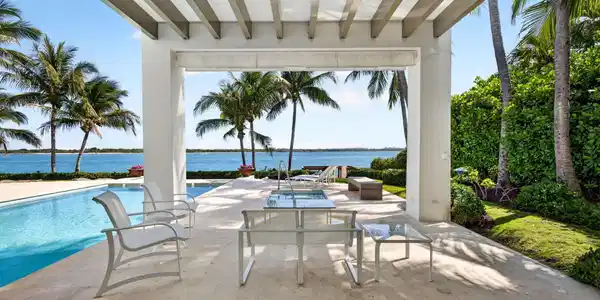 Image 3: Relax and refresh on this covered patio