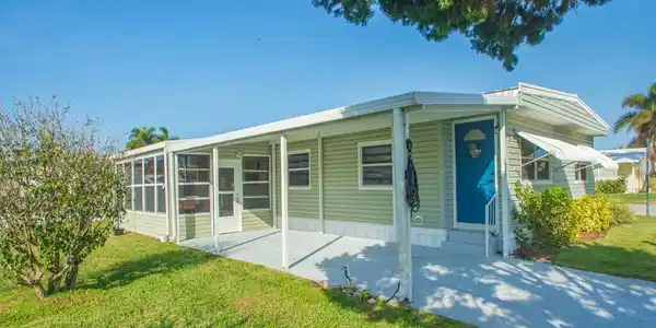 309 NE Pinelake Village Boulevard