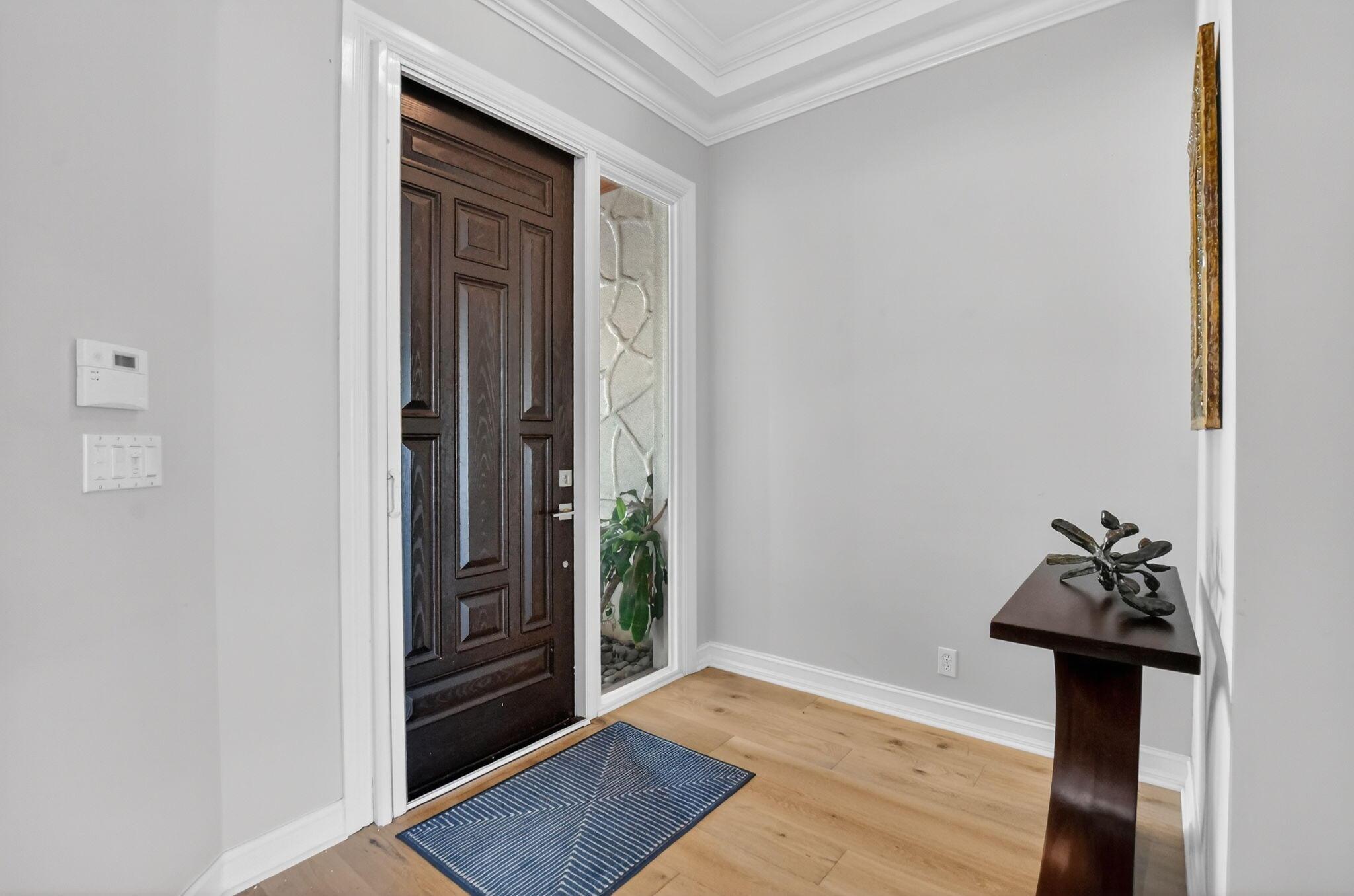 Image 3: Foyer