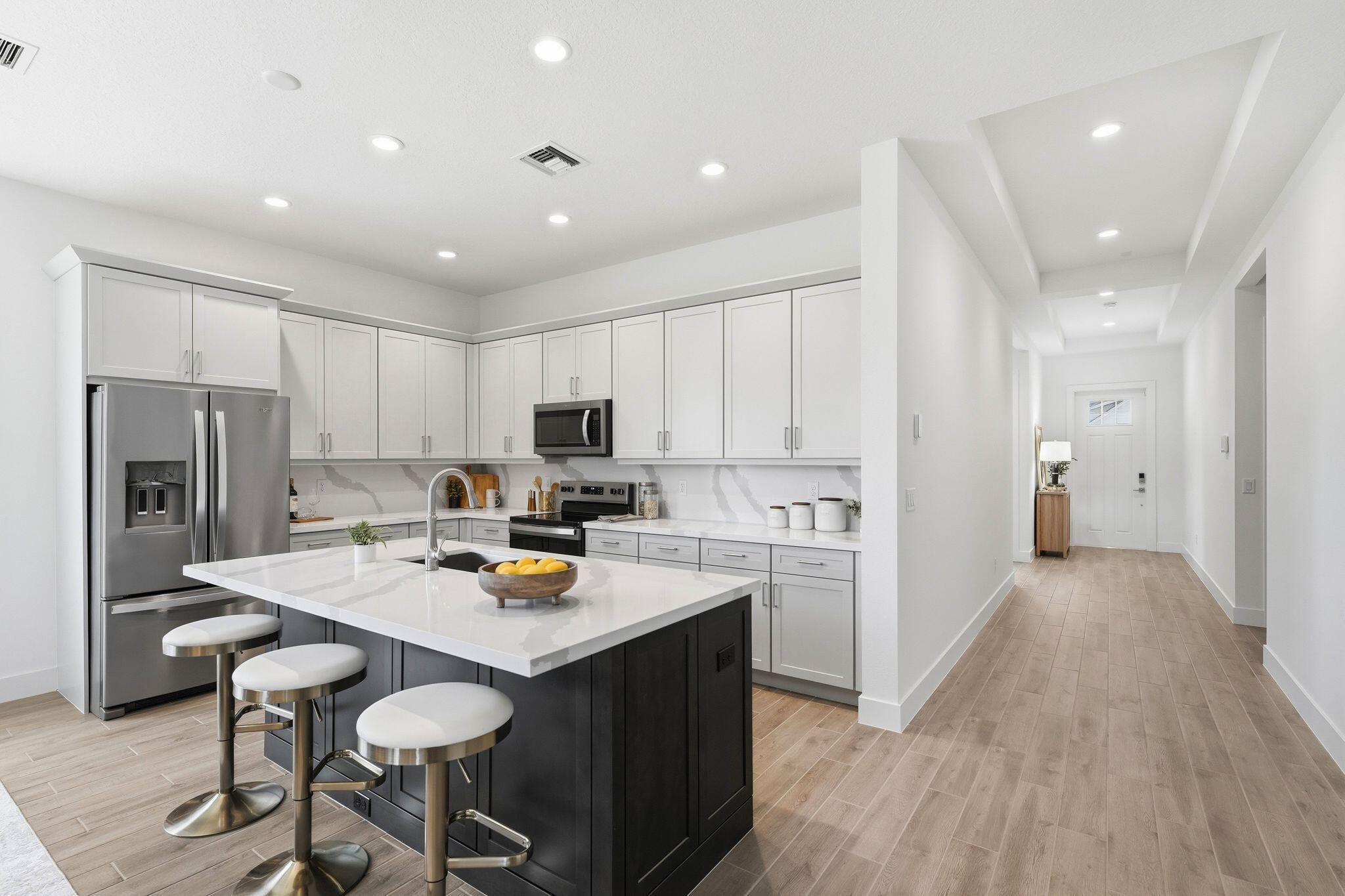 Image 4: Kitchen