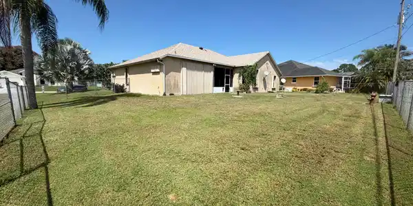 Image 4: REAR OF HOUSE