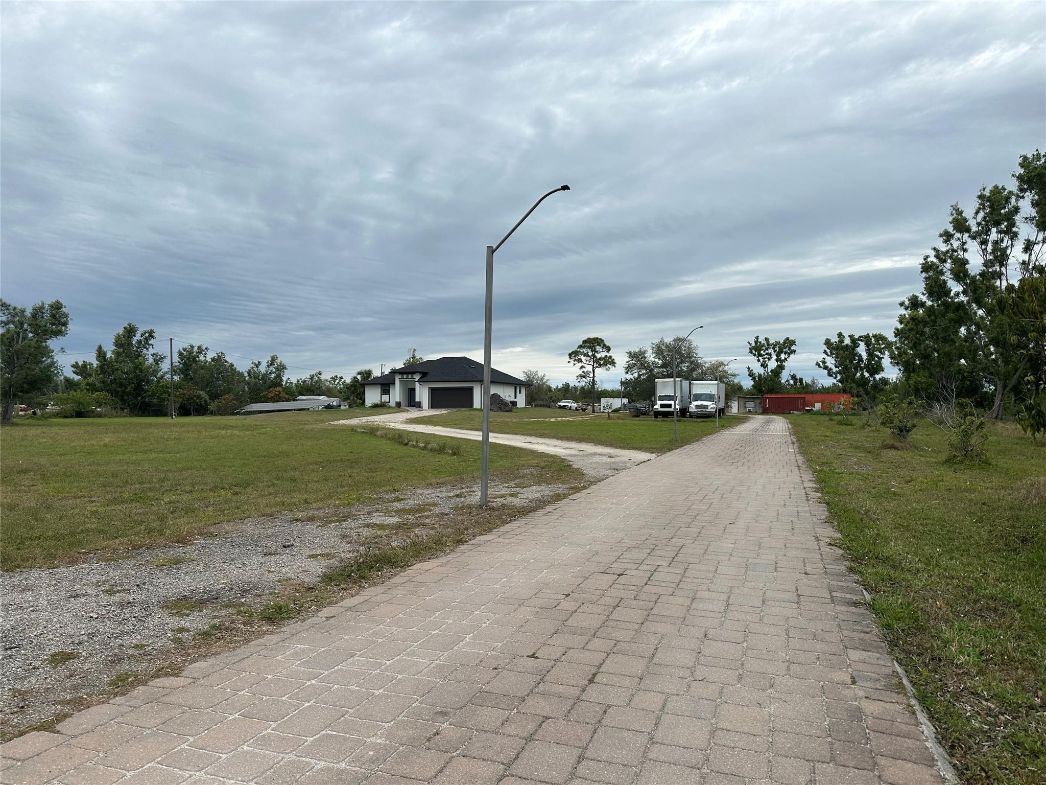 Image 3: Photo 2