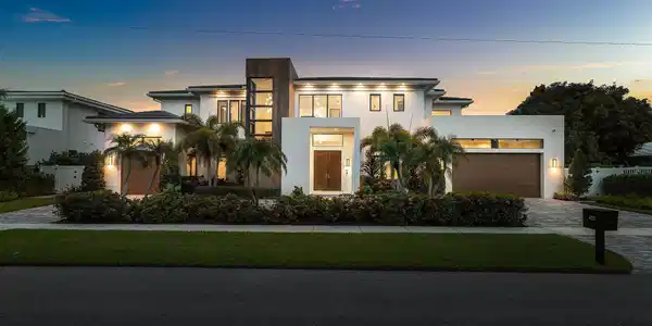 Image 2: 068-450Northeast10thStreet-BocaRaton-FL-