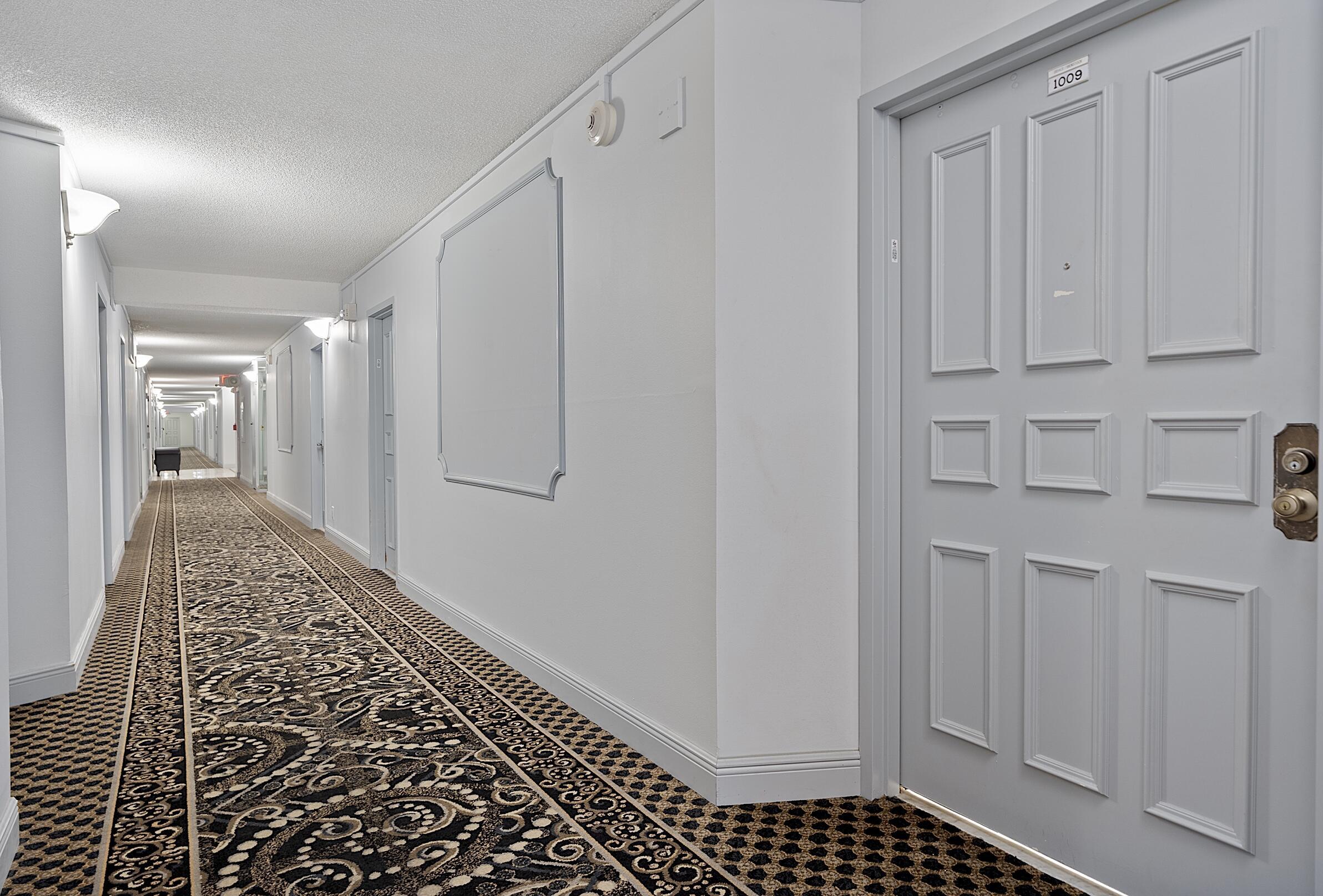 Image 4: Entrance from Hallway to Unit 1009