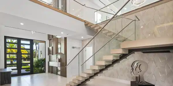 Image 4: Foyer