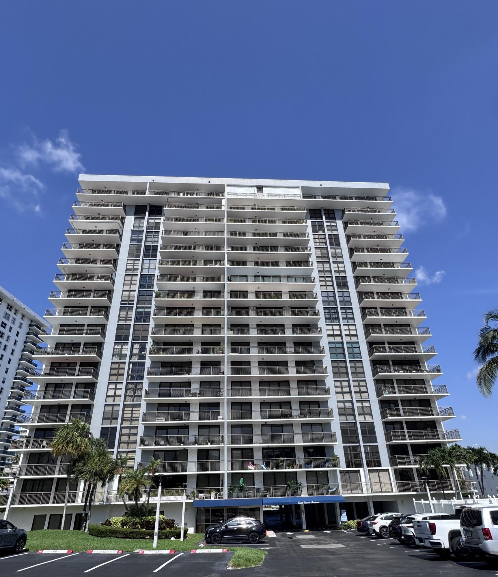 Image 3: Well managed Medium size Condominium.