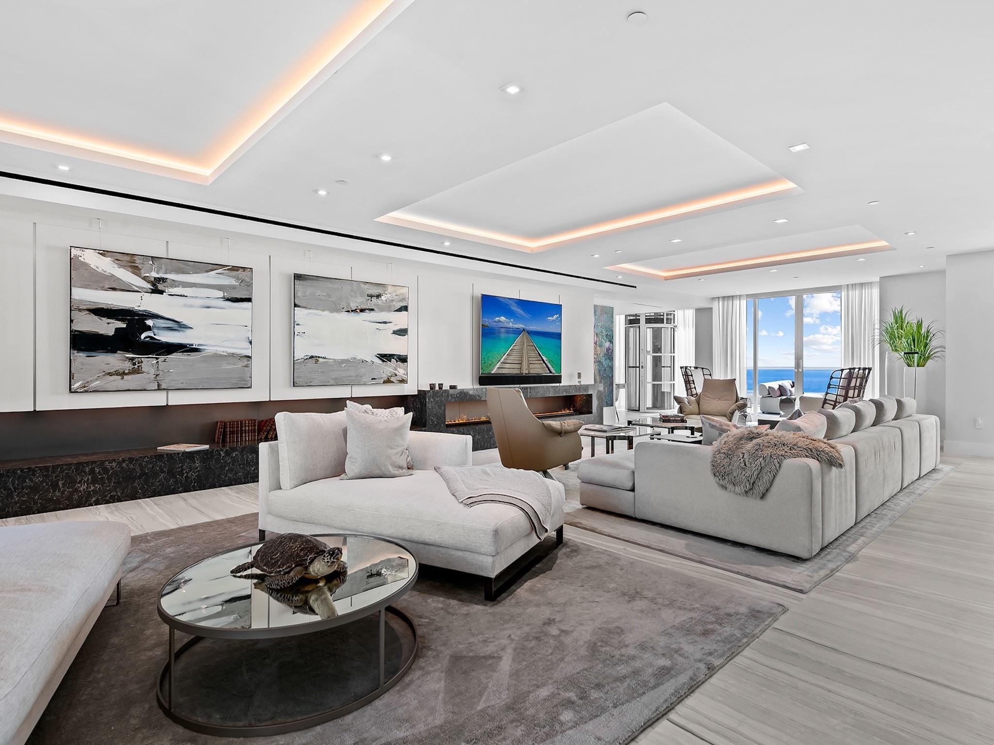 Image 4: Living Area