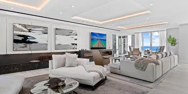 Image 4: Living Area
