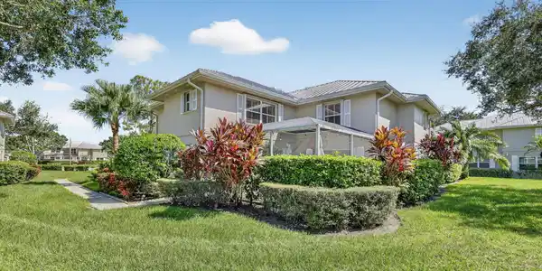 2433 SW Danbury Lane