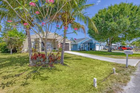 5855 SE Mitzi Lane