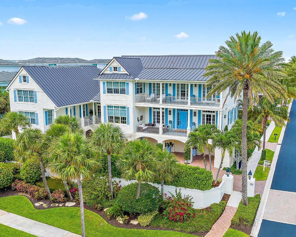 Image 1: Main 410 Old towne