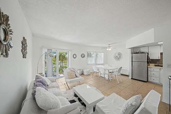 Image 2: Living area
