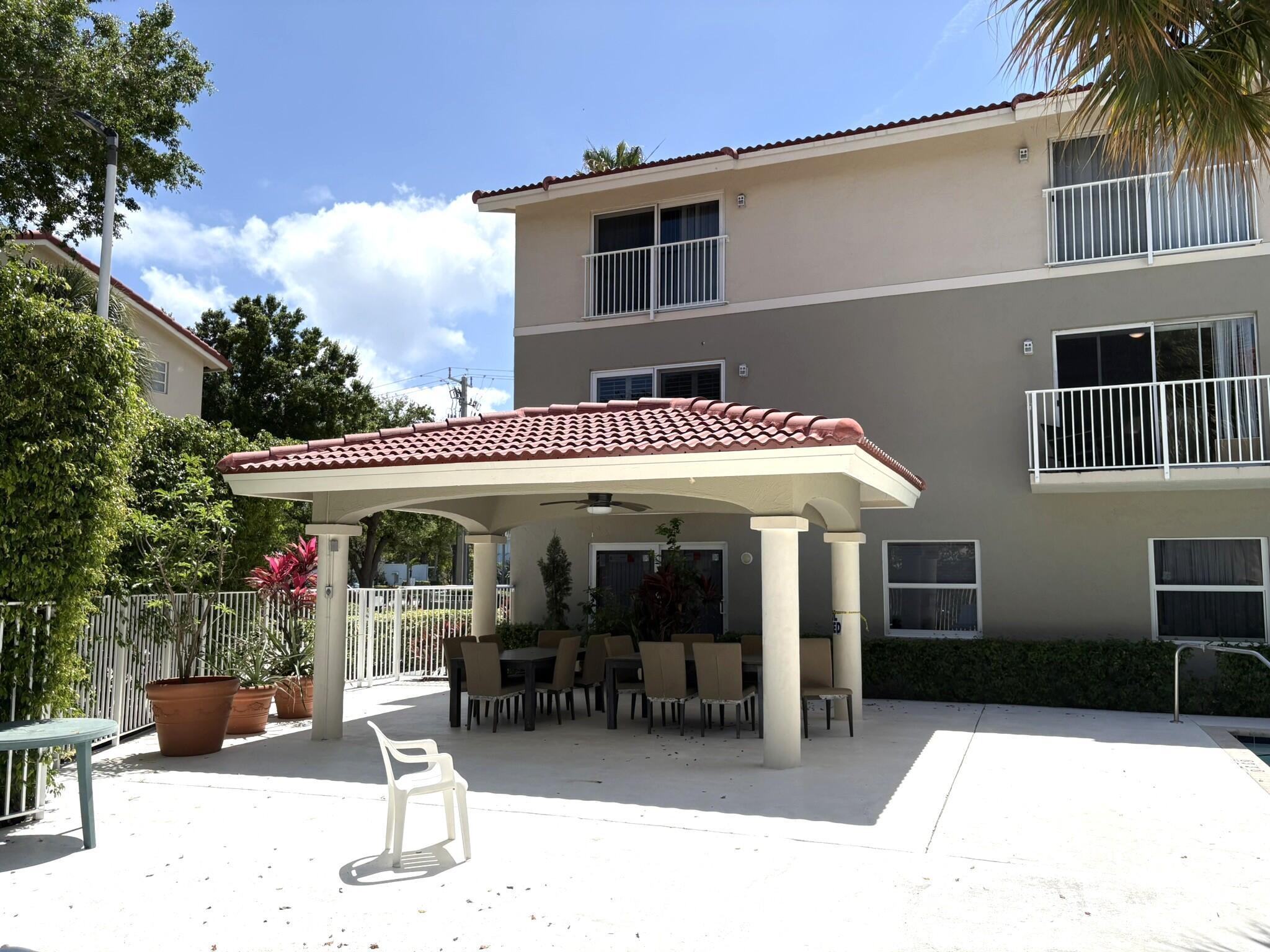 Image 4: Common Area Patio at Pool