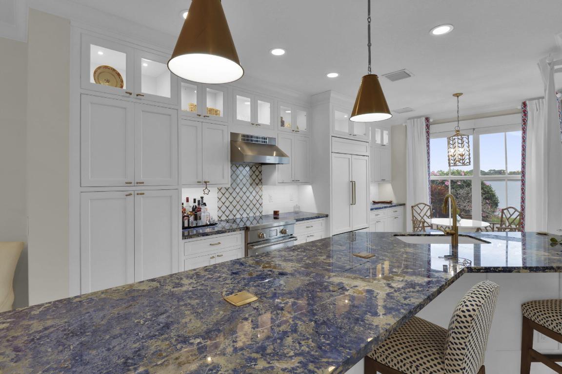 Image 2: Kitchen Island