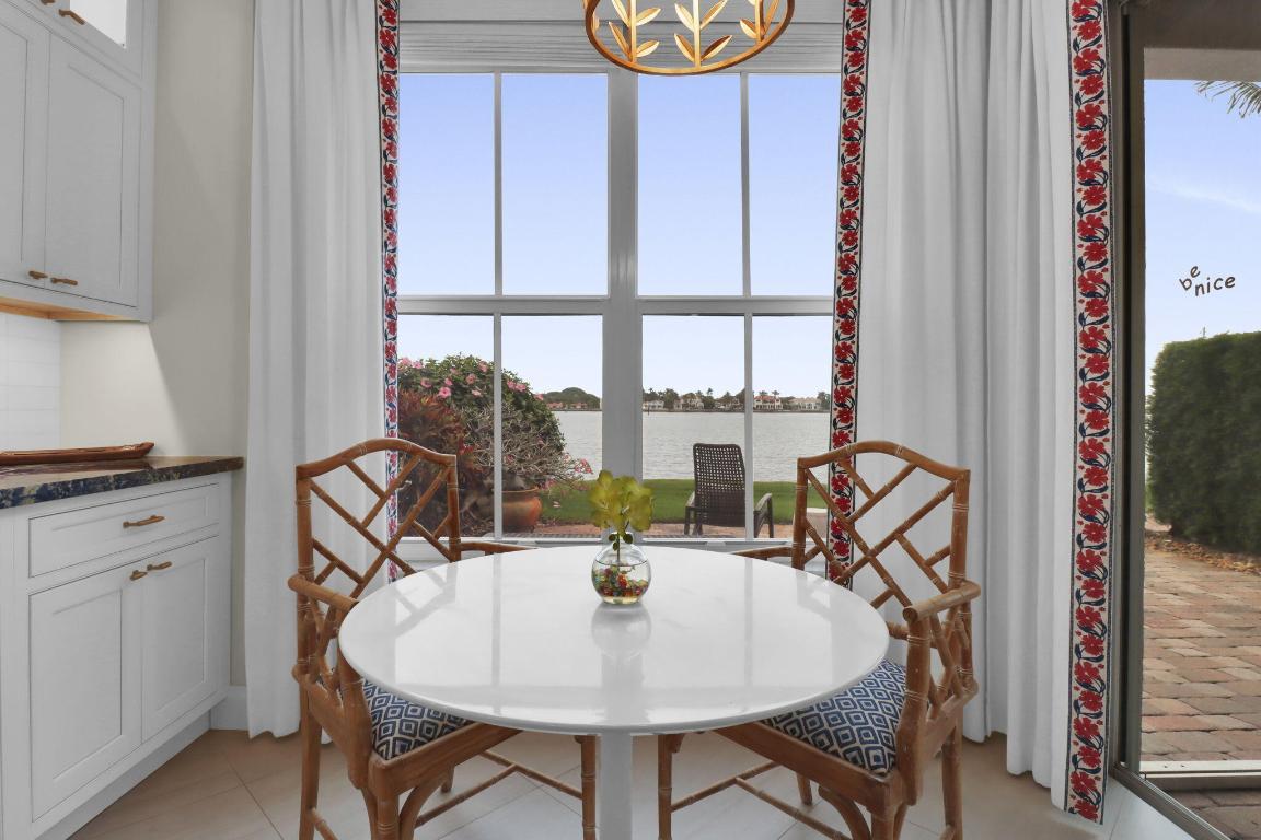 Image 4: Breakfast Nook