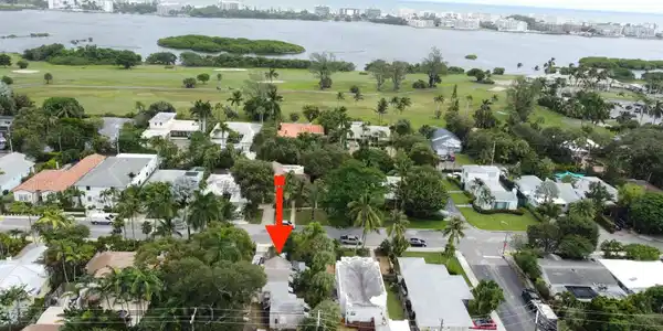 809 N Lakeside Drive