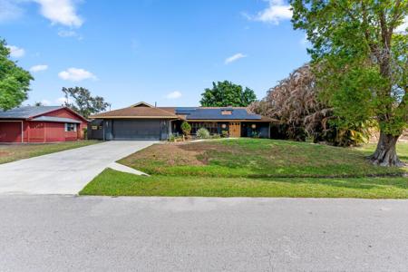 1119 SE Cambridge Drive