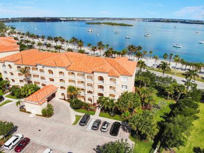 36 Harbour Isle Drive W