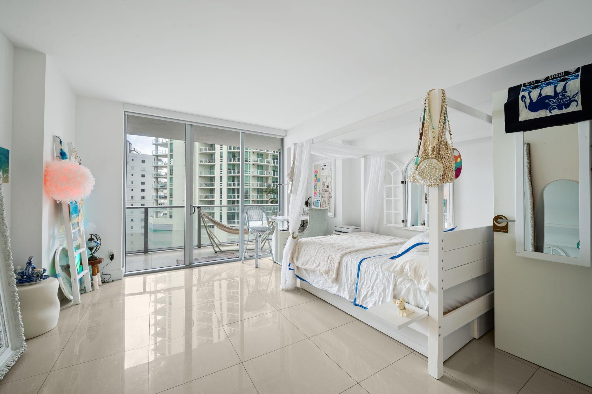 Image 3: 6-web-or-mls-1300-brickell-bay-dr-1005