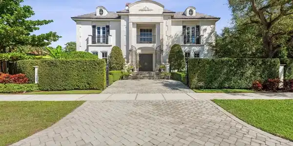 1020 Ponce De Leon Drive