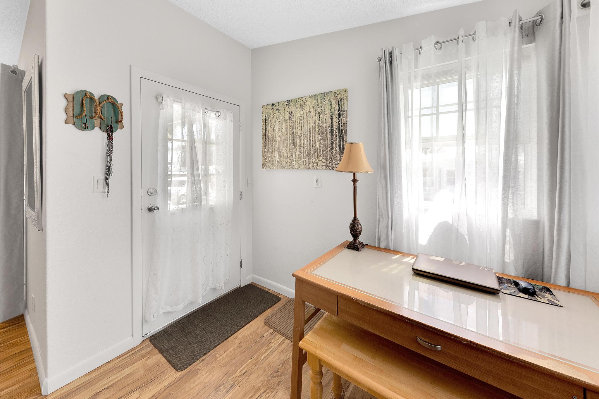 Image 3: Entry way